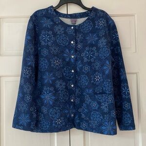 Laura Scott Snowflake Fleece Lined Cardigan‎ Size Large Blue White Pearl Buttons
